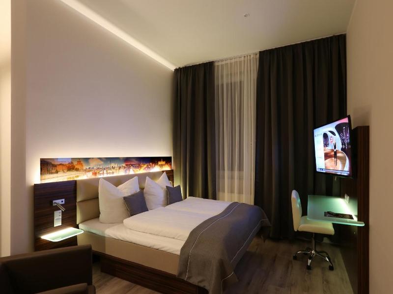 H24 Hoteltow - Oda