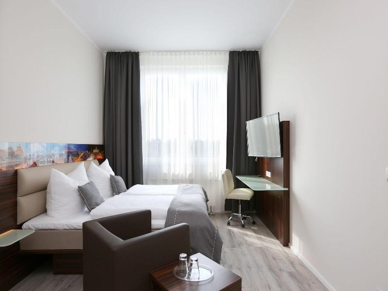 H24 Hoteltow - Oda
