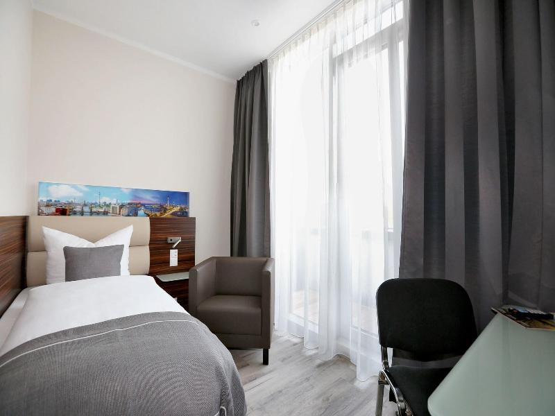 H24 Hoteltow - Oda
