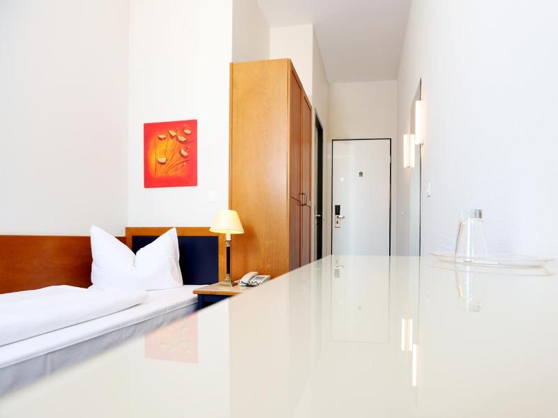 H24 Hoteltow - Oda