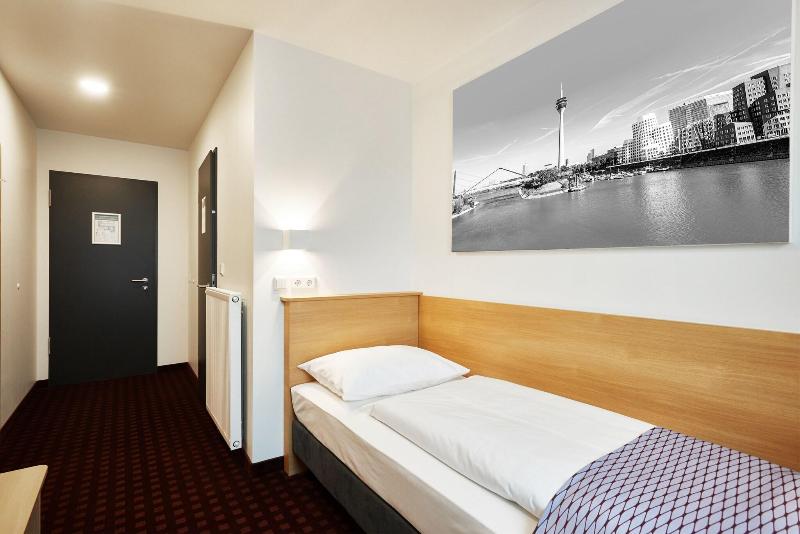 McDreams Hotel Düsseldorf-City - Lobi