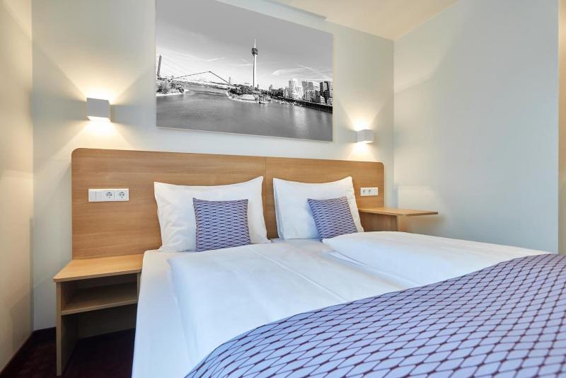 McDreams Hotel Düsseldorf-City - Oda