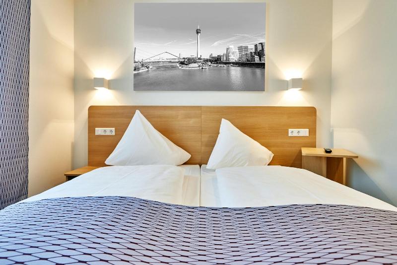 McDreams Hotel Düsseldorf-City - Oda