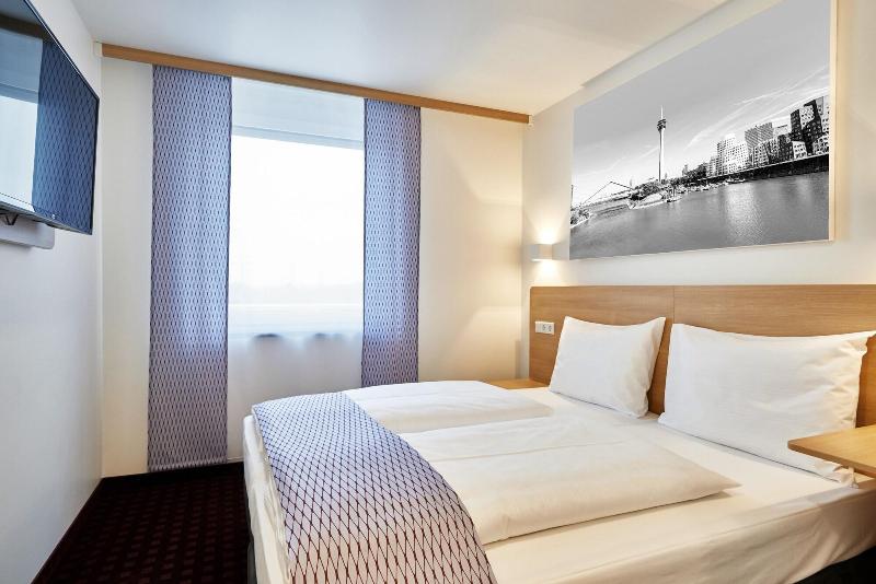 McDreams Hotel Düsseldorf-City - Oda