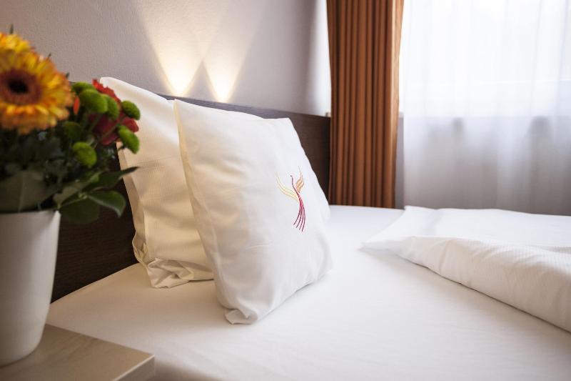 PHÖNIX Hotel - Oda