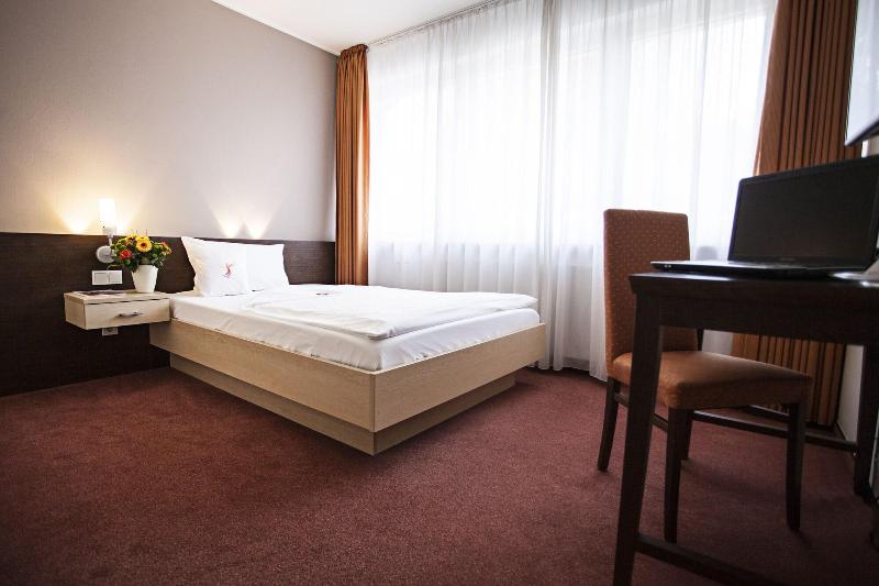 PHÖNIX Hotel - Oda