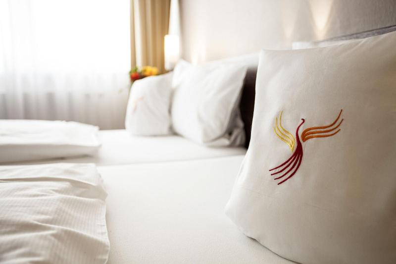 PHÖNIX Hotel - Oda