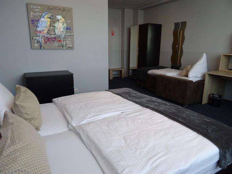 KOMM' IN Hotel - Oda