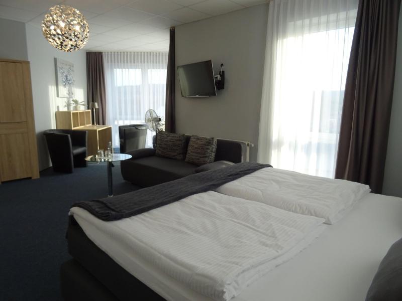 KOMM' IN Hotel - Oda