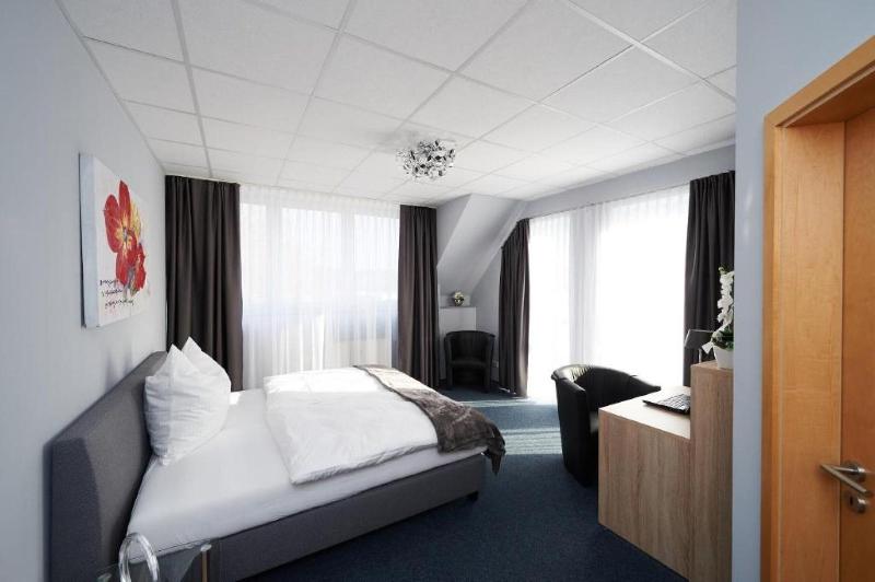 KOMM' IN Hotel - Oda