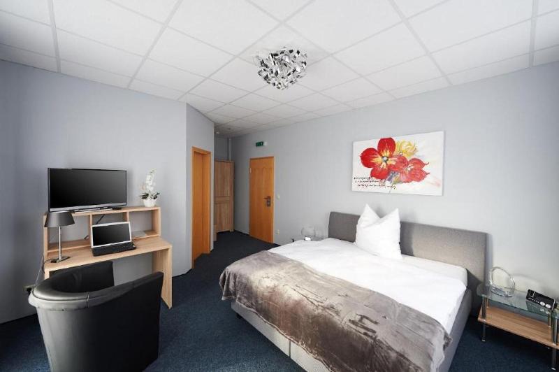 KOMM' IN Hotel - Oda