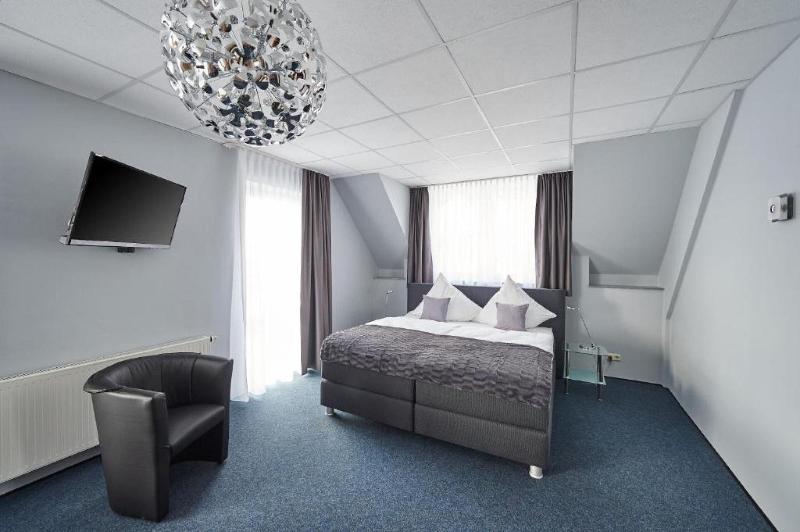 KOMM' IN Hotel - Oda