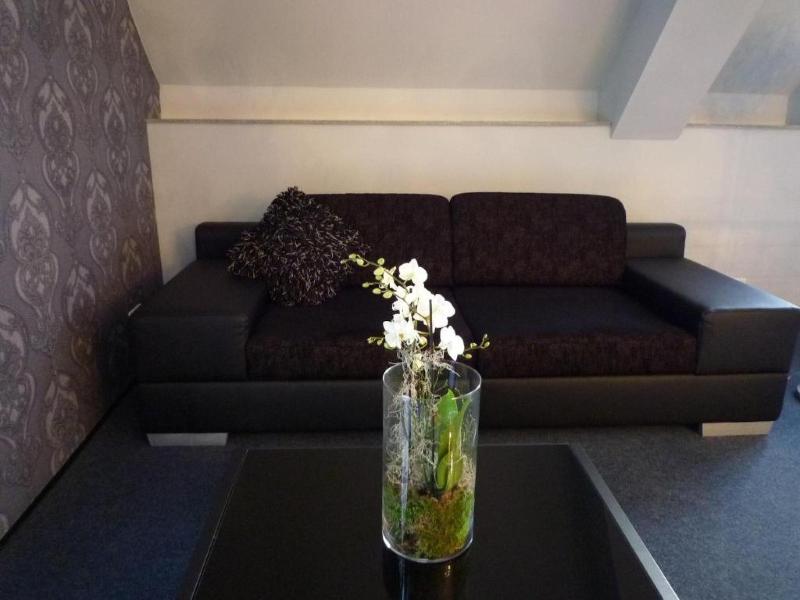 KOMM' IN Hotel - Oda
