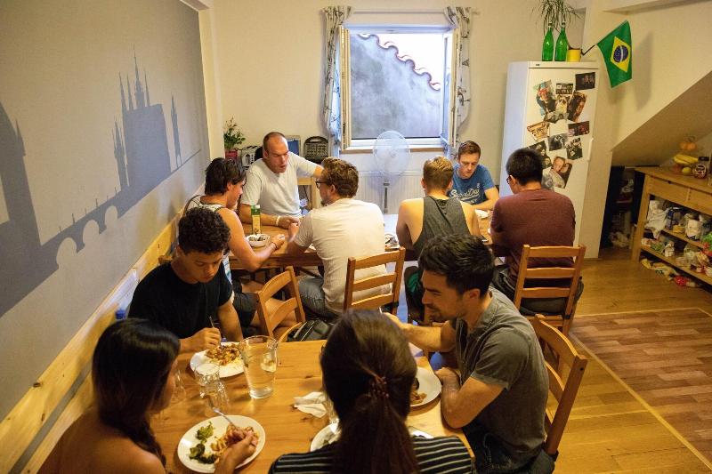 Hostel One Miru - Restoran