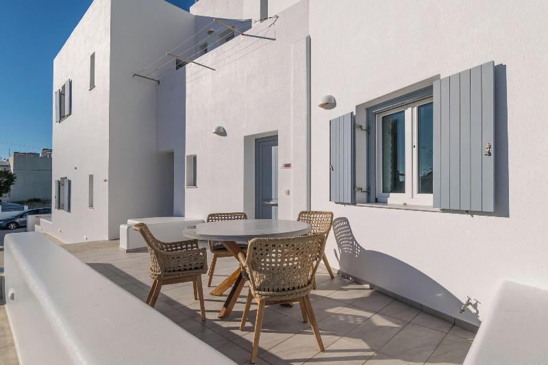 Tsakanos Home - Genel