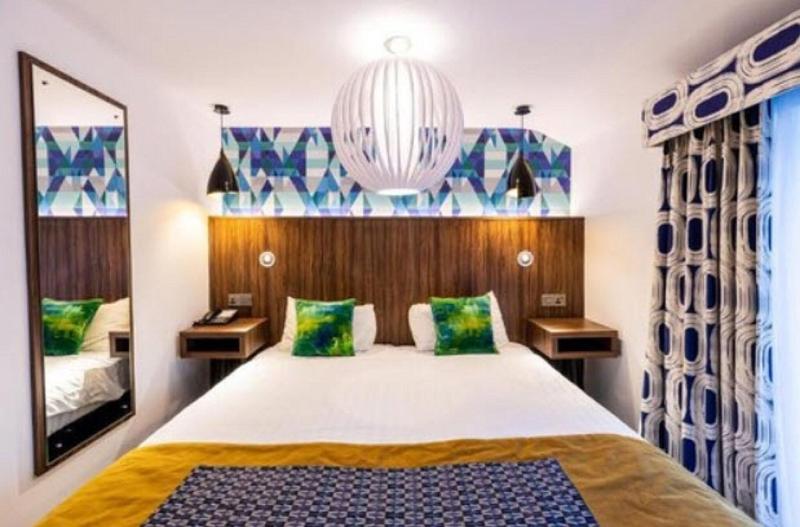 Cairn Hotel - Oda