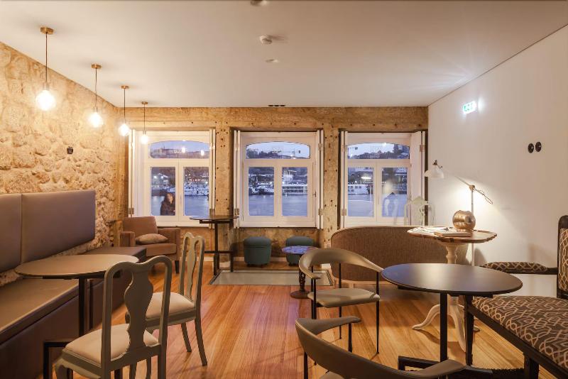 1872 River House - Bar