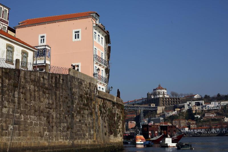 1872 River House - Genel