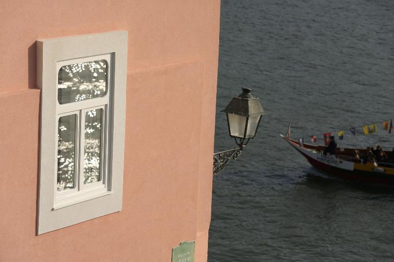 1872 River House - Genel