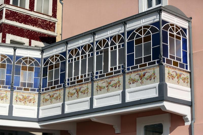 1872 River House - Genel