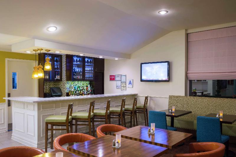 Hilton Garden Inn Queens/JFK Airport - Bar