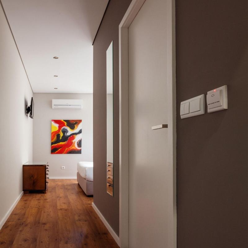 B The Guest Downtown - Oda