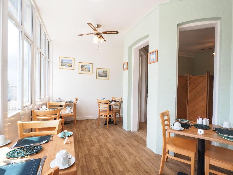 By The Sea Bed And Breakfast - Restoran