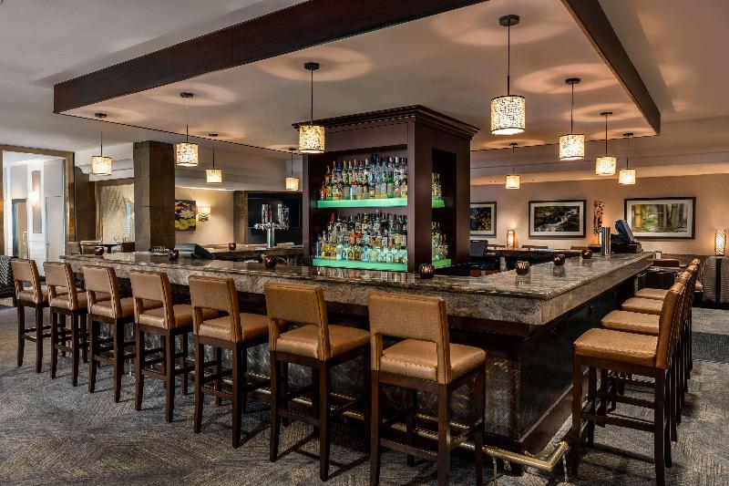 Doubletree By Hilton New York Laguardia Airport - Bar