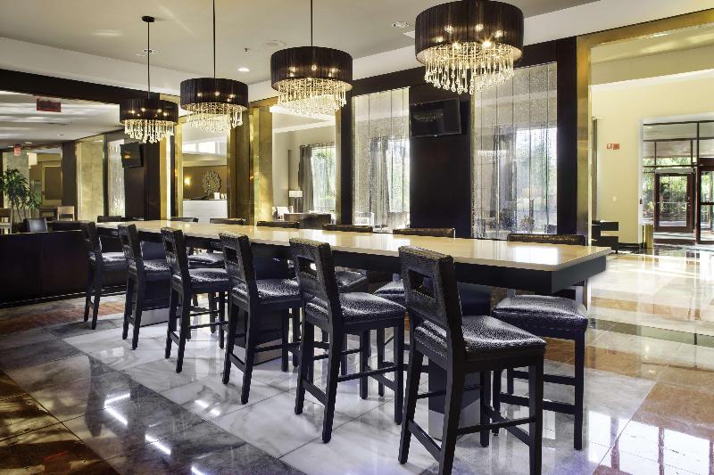 Doubletree By Hilton New York Laguardia Airport - Lobi