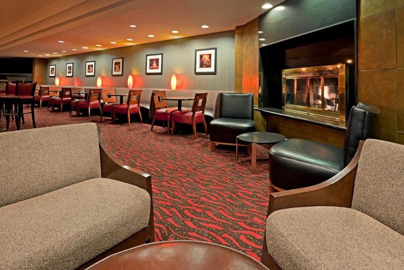 Doubletree By Hilton New York Laguardia Airport - Restoran