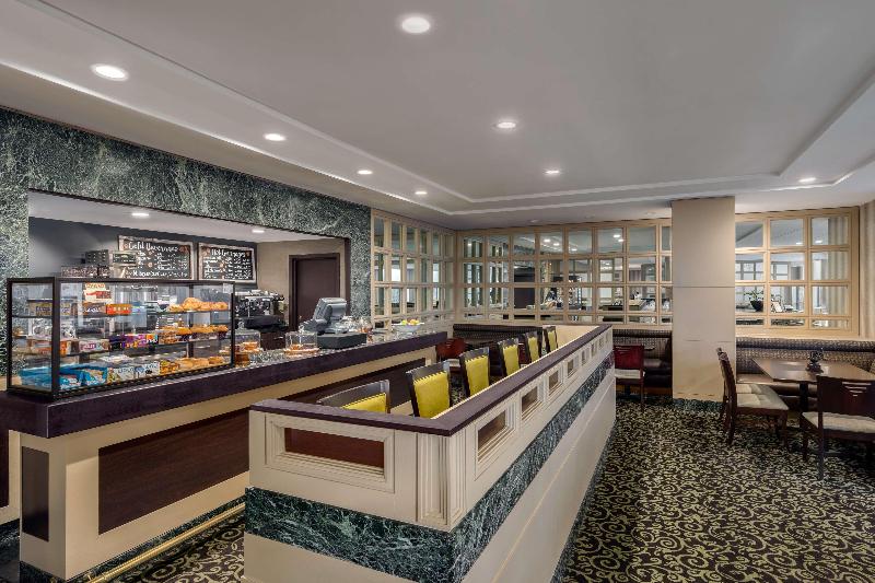 Doubletree By Hilton New York Laguardia Airport - Restoran