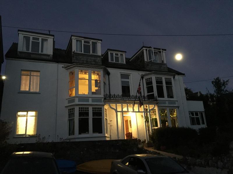 Newberry Beach Lodge - Genel