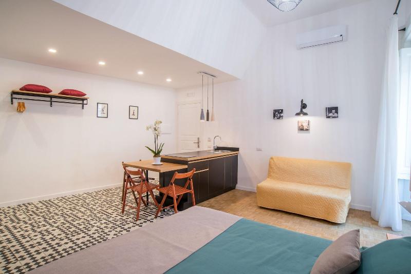 Napoliamo Guest House - Oda