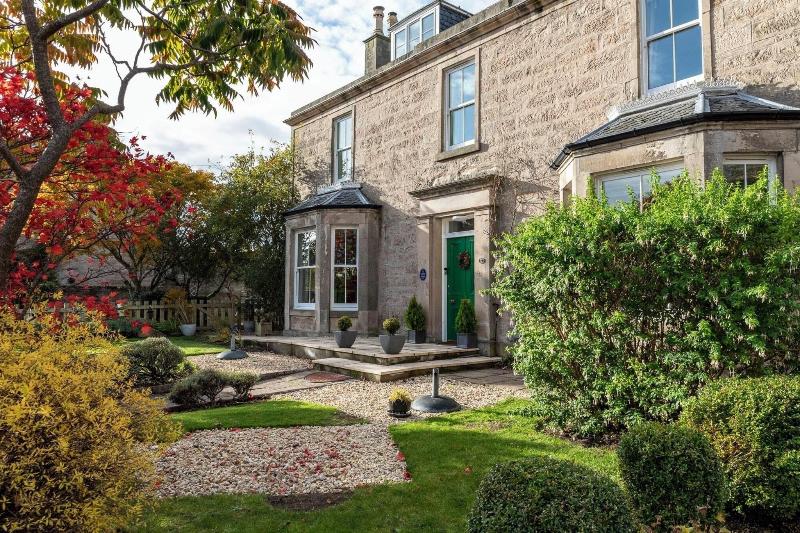 Cawdor House - Genel