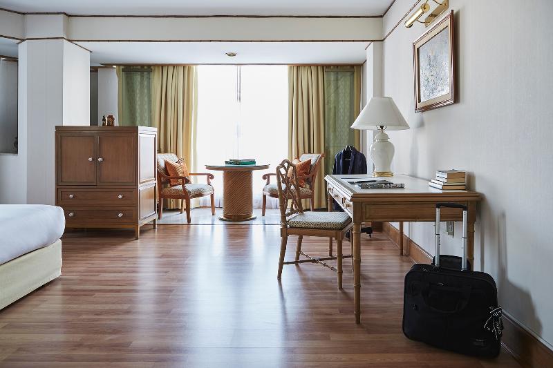 Montien Hotel Surawong Bangkok - Oda
