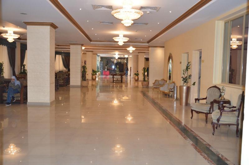 Glorious Hotel - Lobi