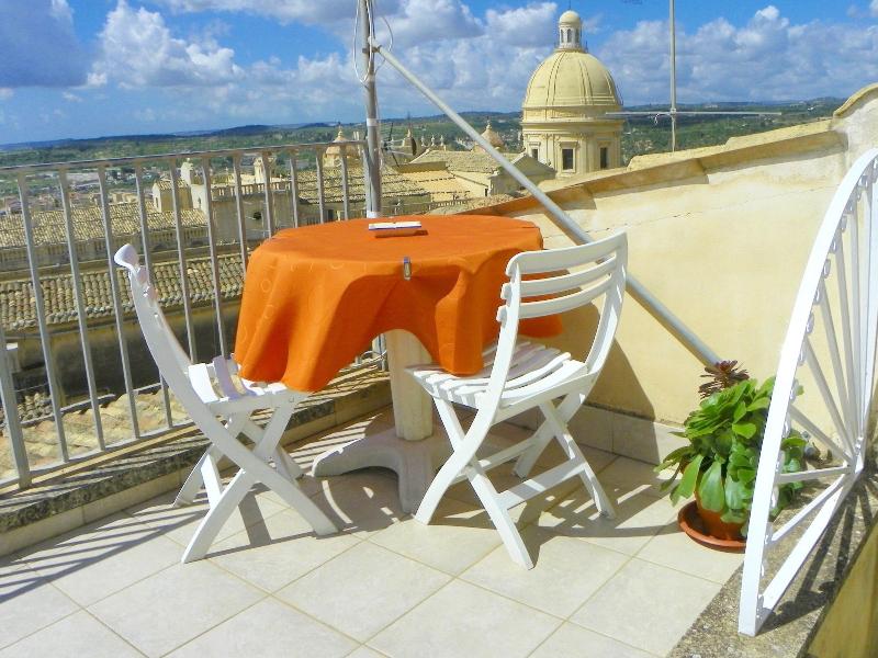 Cloris Guest House - Teras