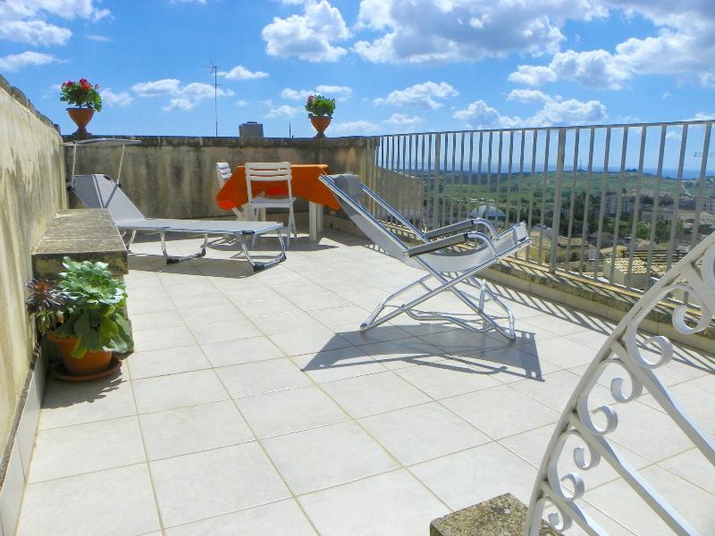 Cloris Guest House - Teras