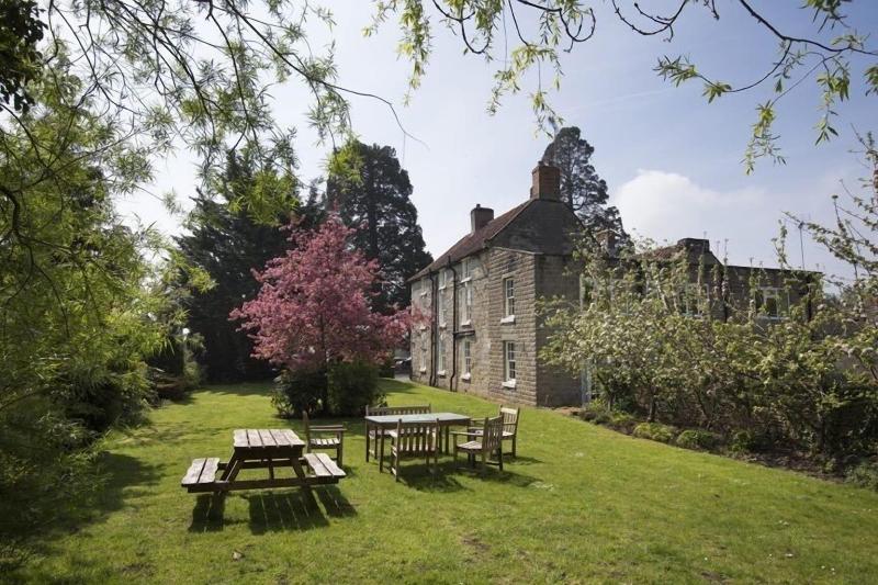 The Coachman Inn - Genel