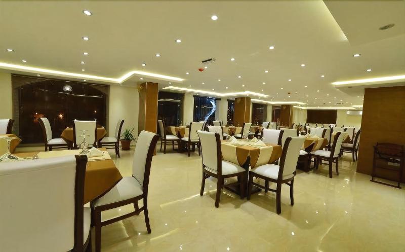 P Quattro Relax Hotel - Restoran