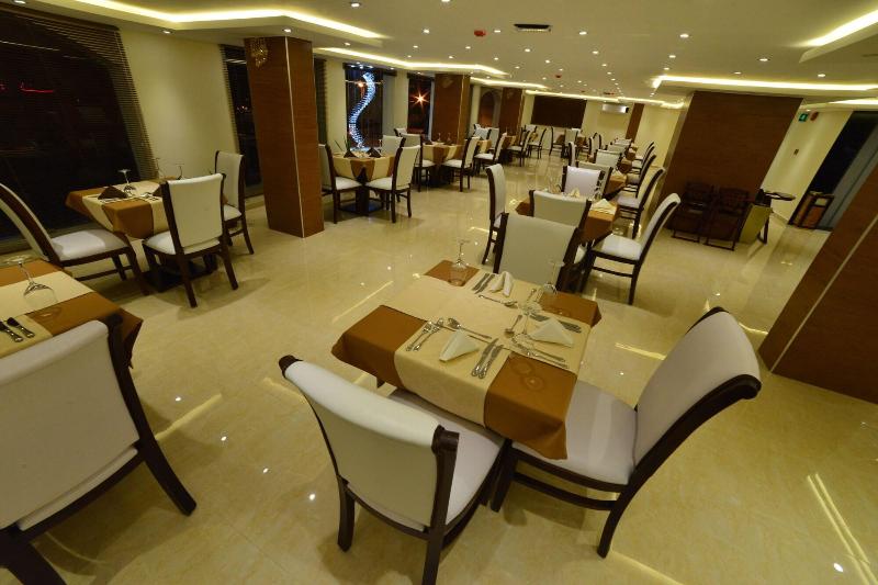 P Quattro Relax Hotel - Restoran
