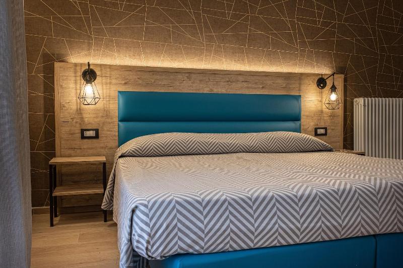 Cuneo Hotel - Oda