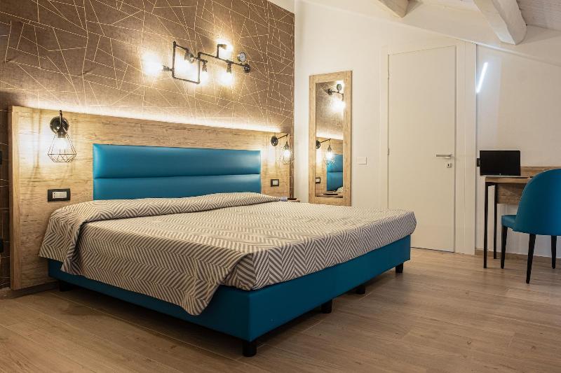 Cuneo Hotel - Oda