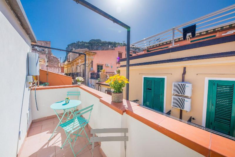Dafni E Naide - Teras