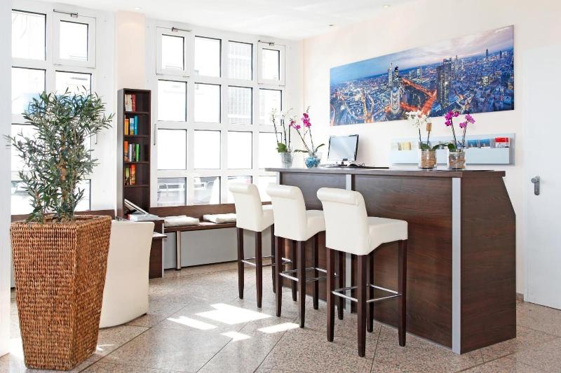 Paragon Apartments - Bar