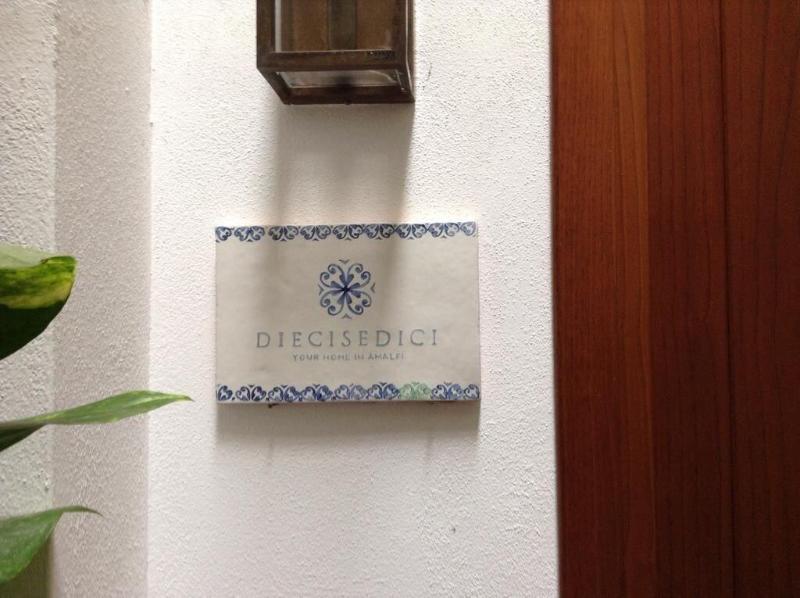 Diecisedici - Lobi