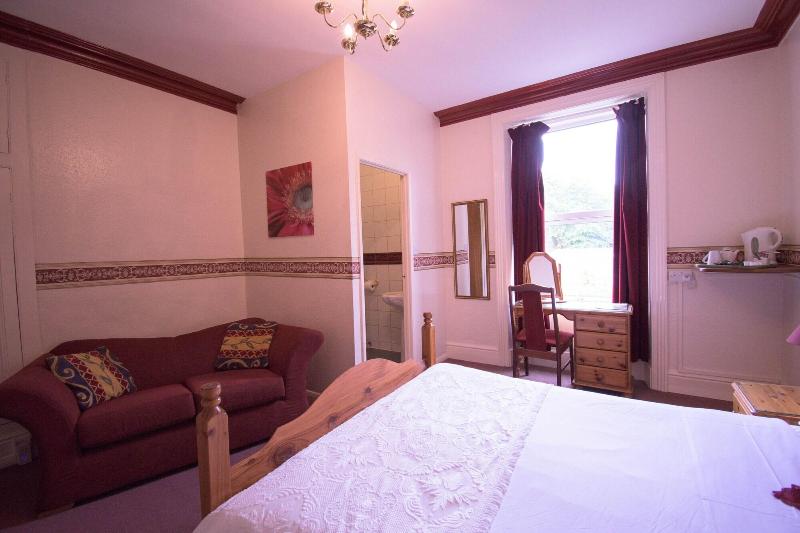 Pinegrove Hotel - Oda