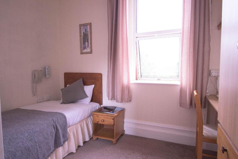 Pinegrove Hotel - Oda