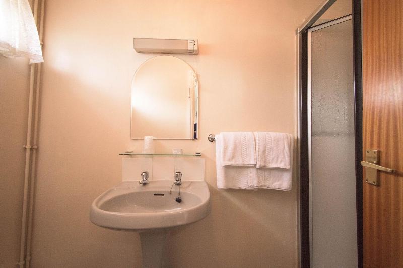 Pinegrove Hotel - Oda