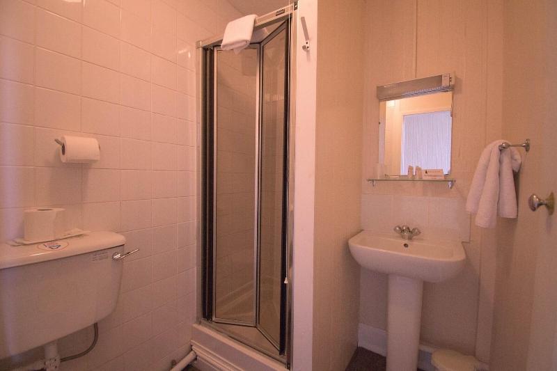 Pinegrove Hotel - Oda